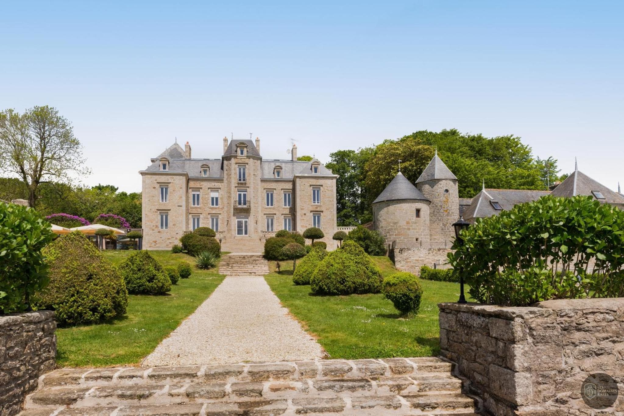 Vue extérieure du manoir Manoir de Kerhuel en Bretagne