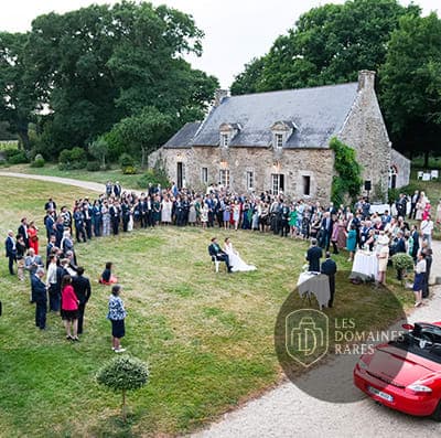 Cérémonie de mariage dans le jardin