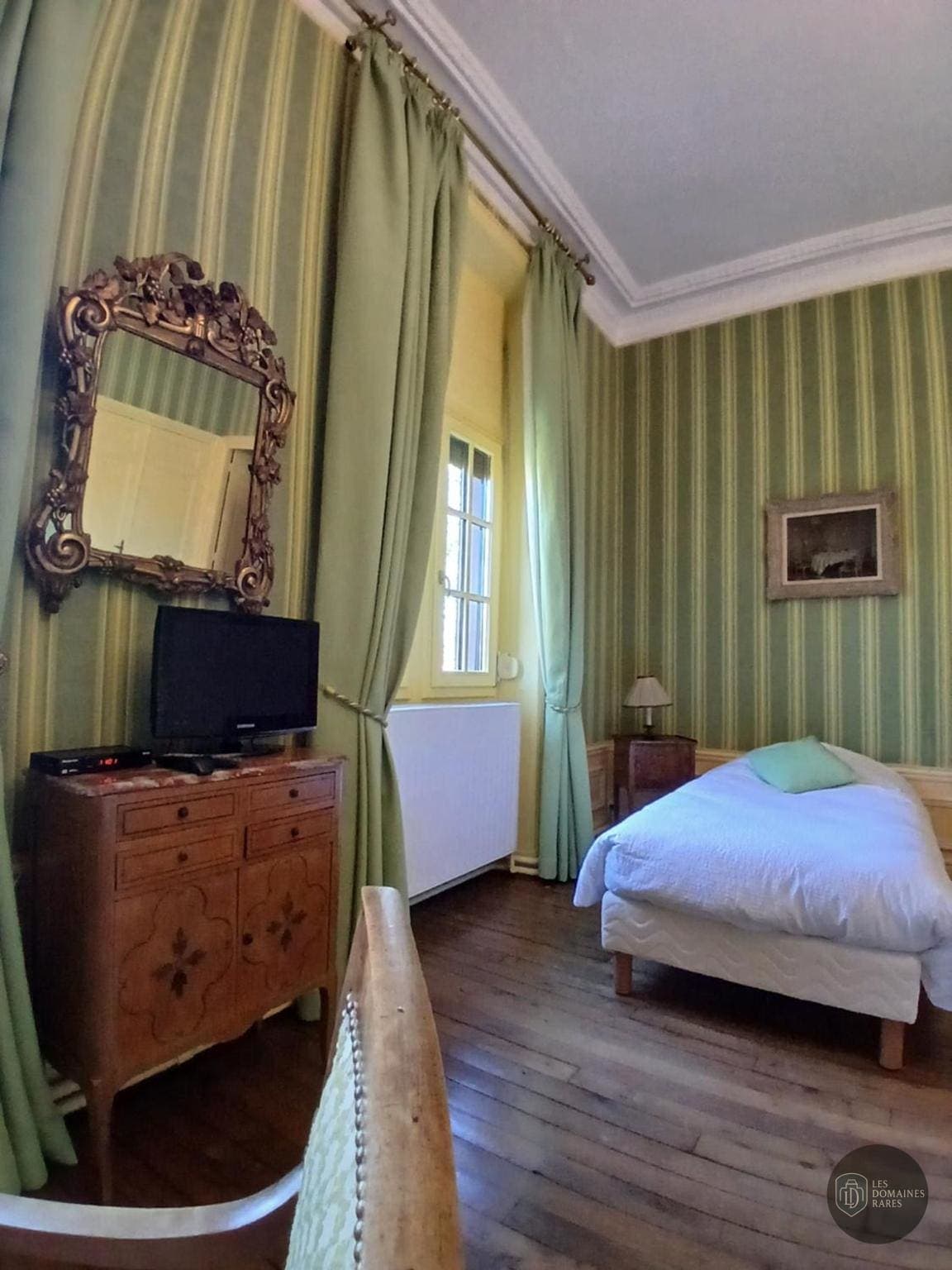 Chambre du manoir Manoir de La Gravière à Mouzon en Grand Est - séminaire ardennes (08)