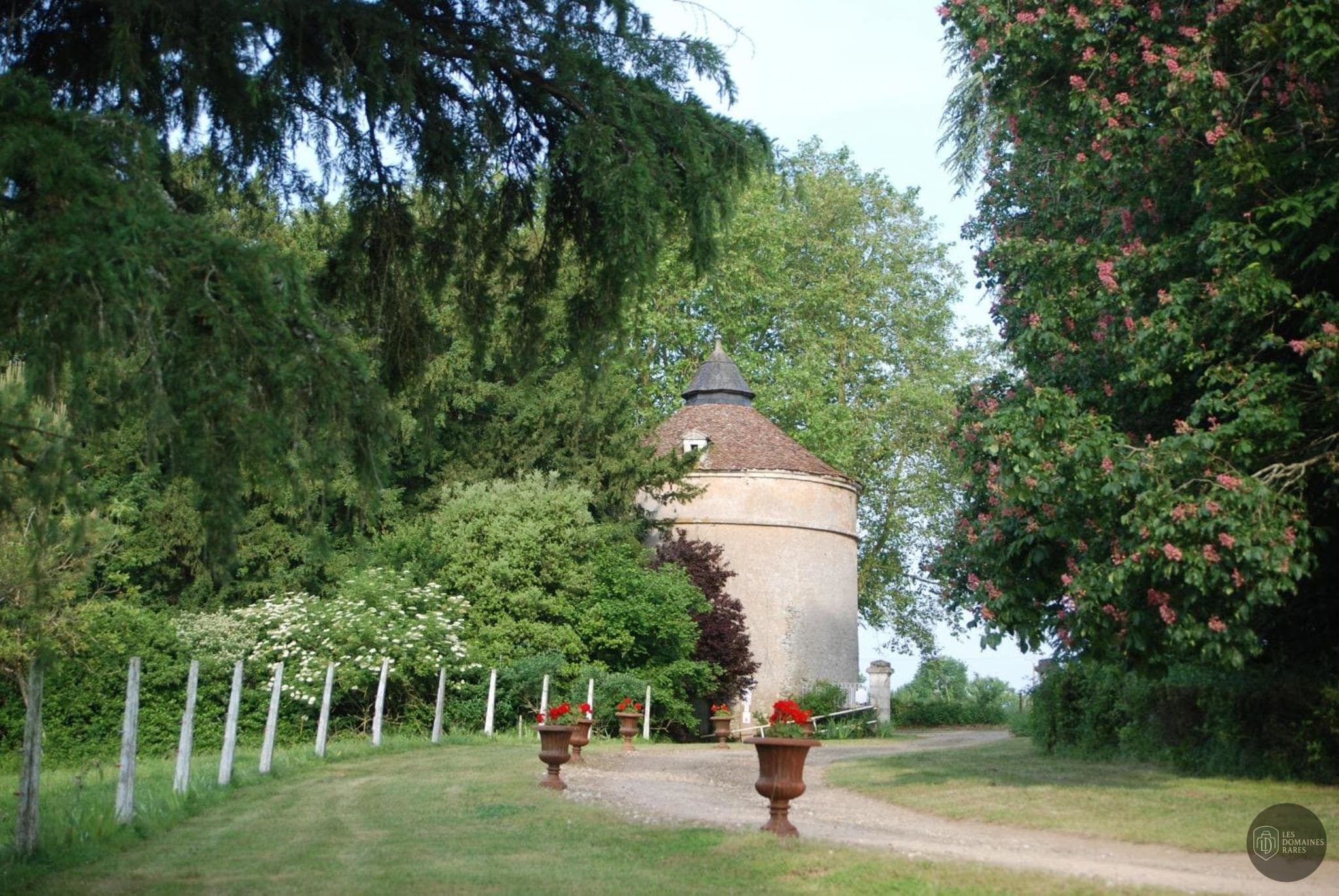 Vue extérieure du manoir Manoir de Ponsay à Chantonnay en Pays de la Loire