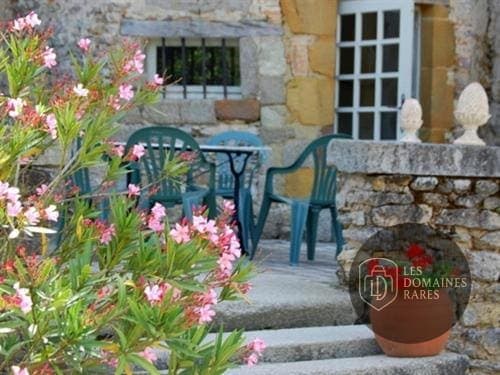 Vue extérieure du manoir Manoir de Rouesse à Laval en Pays de la Loire