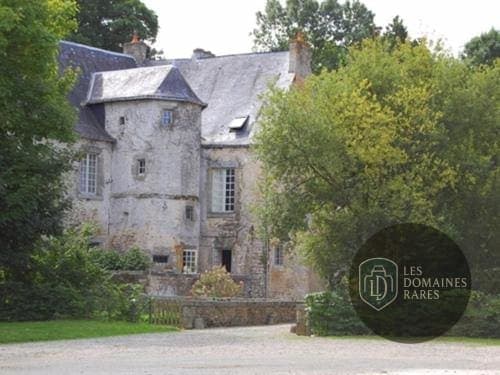 Vue extérieure du manoir Manoir de Rouesse à Laval en Pays de la Loire