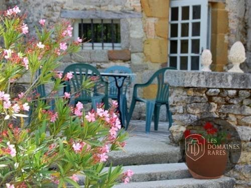 Vue extérieure du manoir Manoir de Rouesse à Laval en Pays de la Loire