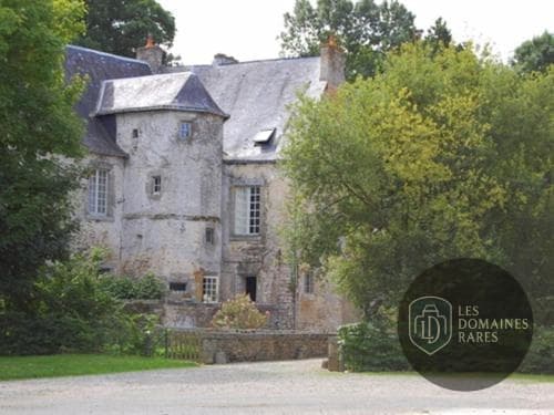 Vue extérieure du manoir Manoir de Rouesse à Laval en Pays de la Loire