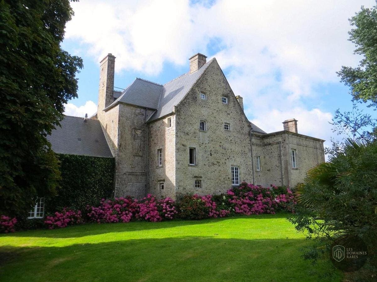 Vue extérieure du manoir Manoir de Savigny à Valognes en Normandie