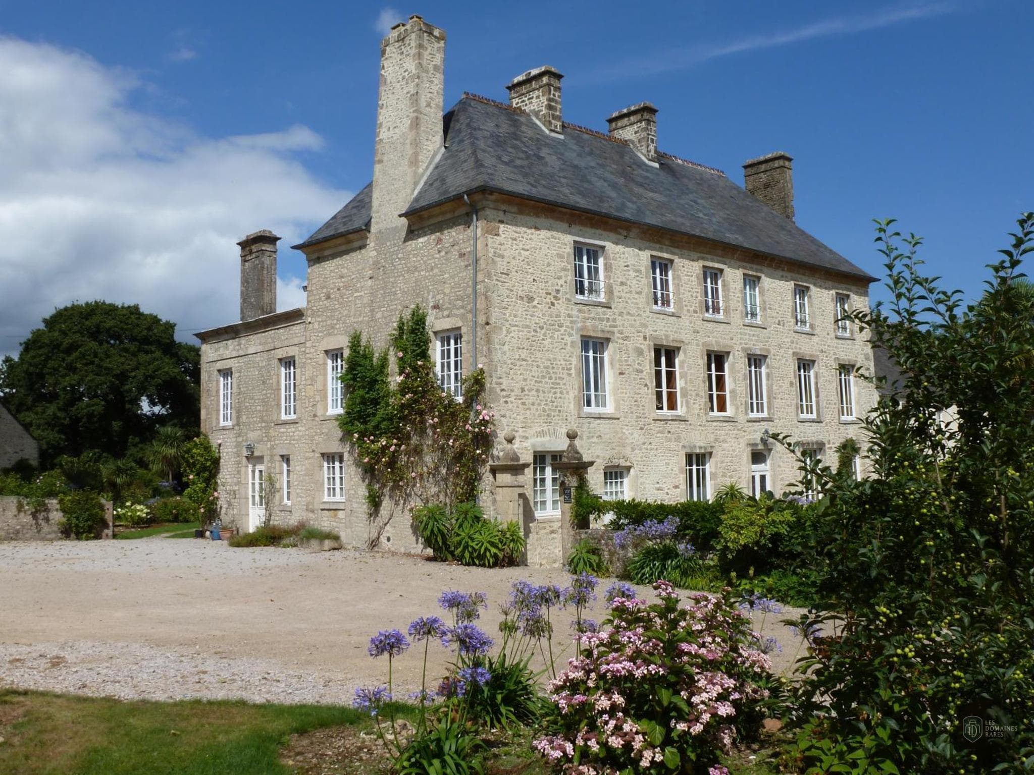 Vue extérieure du manoir Manoir de Savigny à Valognes en Normandie