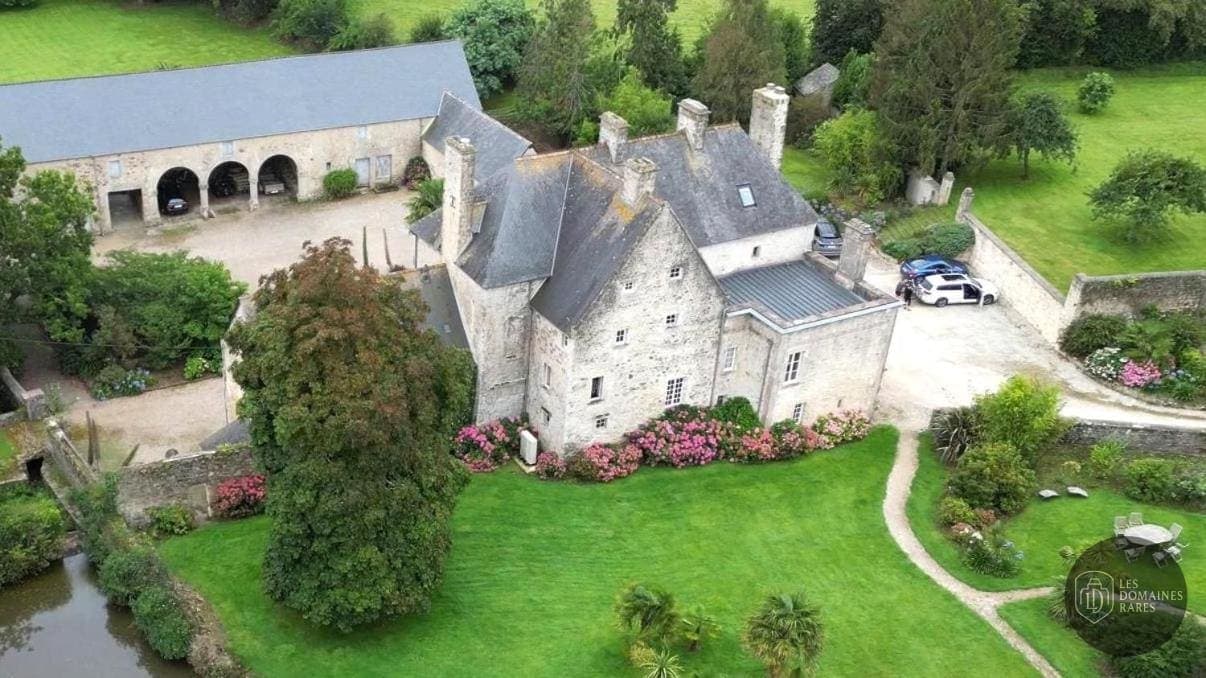 Vue extérieure du manoir Manoir de Savigny à Valognes en Normandie
