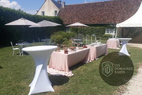 Buffet extérieur et tables de réception