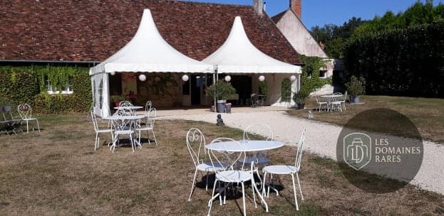 Tente de réception dans le jardin