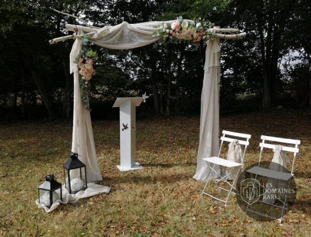 Arche de cérémonie laïque en extérieur