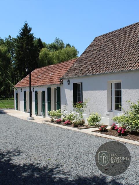 Vue extérieure du manoir Manoir des Essarts à Houdancourt en Hauts-de-France