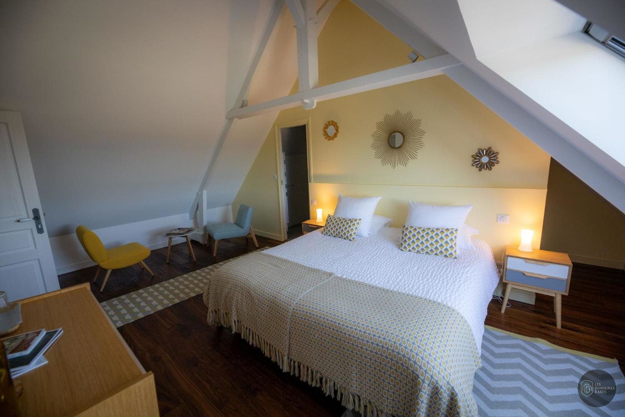 Chambre du manoir Manoir des Loges en Pays de la Loire - séminaire mayenne (53)