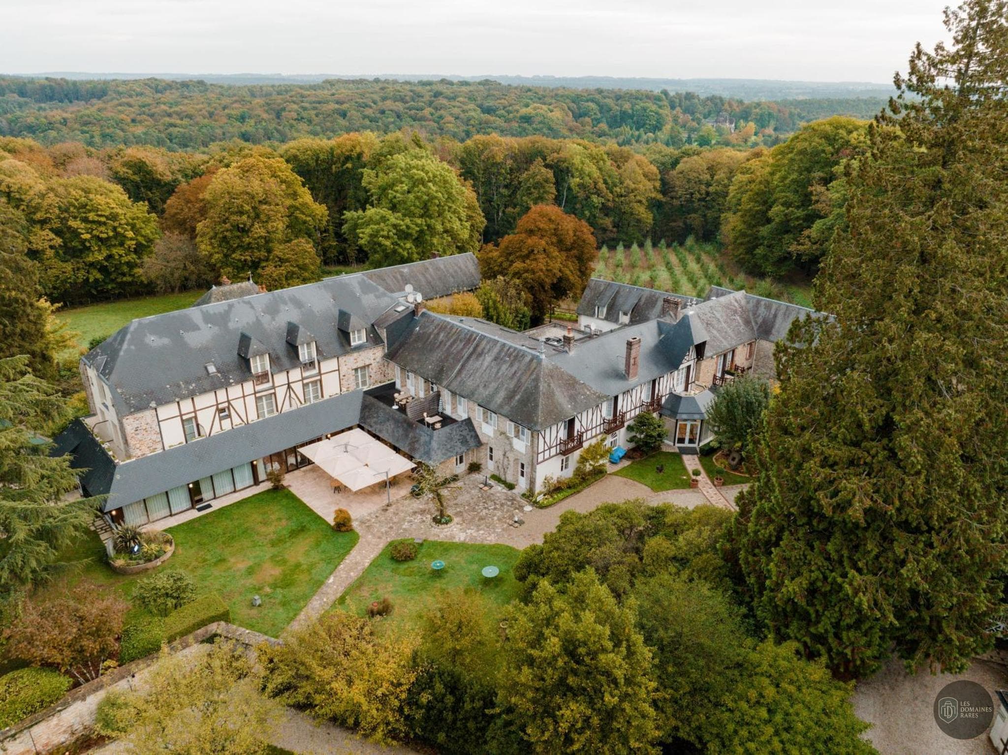 Vue extérieure du manoir Manoir du Lys en Normandie