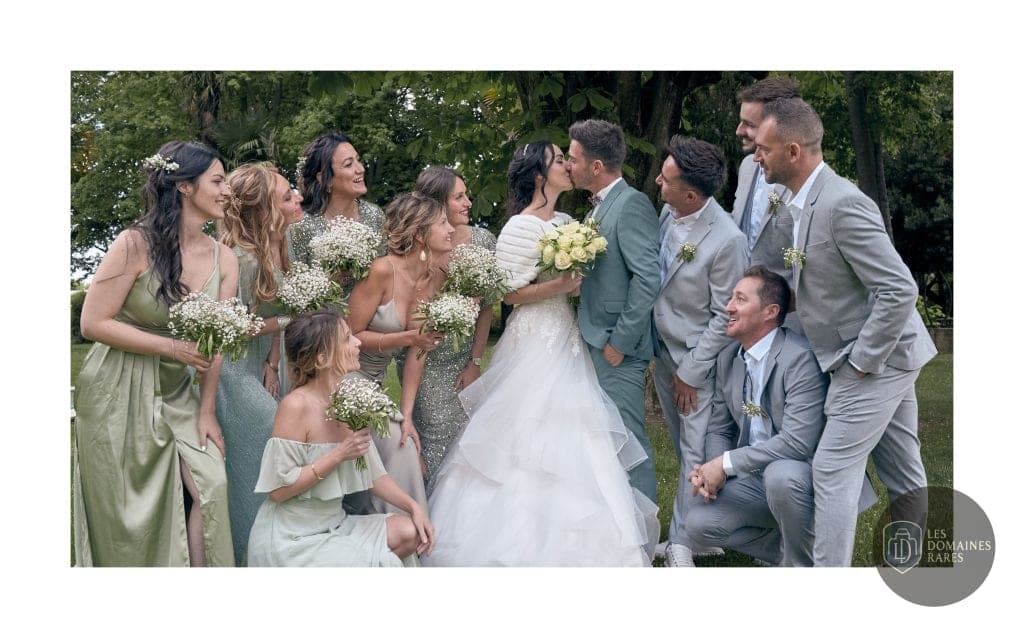 Photo de groupe lors d'un mariage