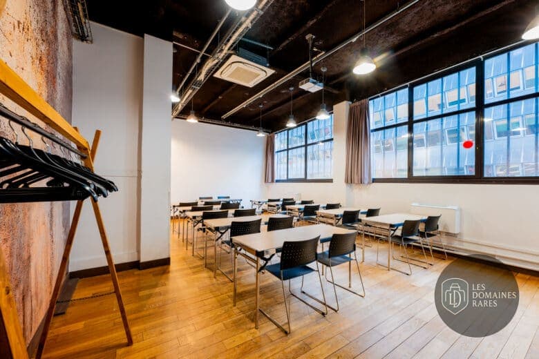 Salle de réunion avec vue extérieure