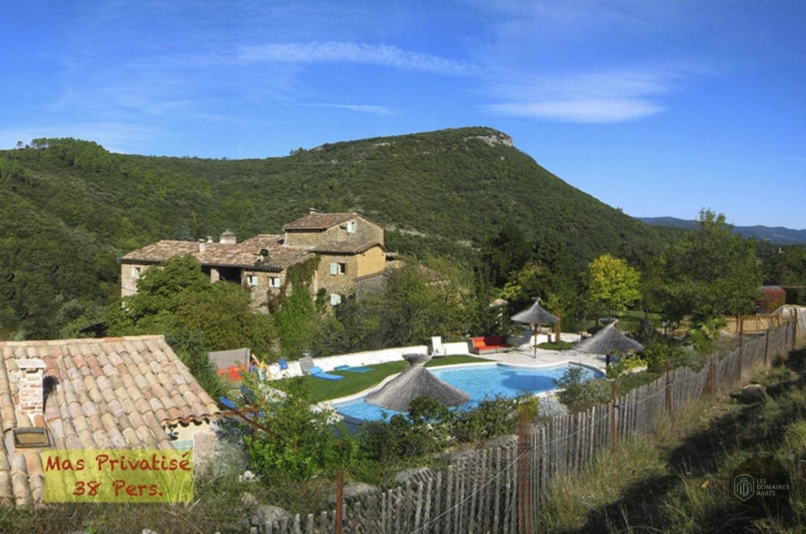 Vue extérieure de la ferme Mas Suéjol en Occitanie