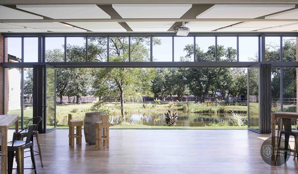 Salle de réunion 1 de la ferme Mas Tolosa en Occitanie