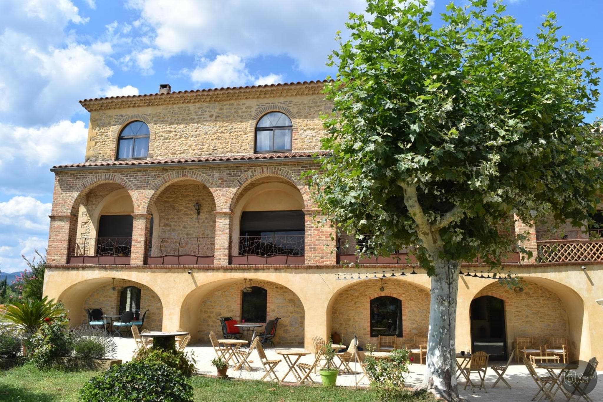 Vue extérieure de la ferme Mas d'Asvin en Occitanie