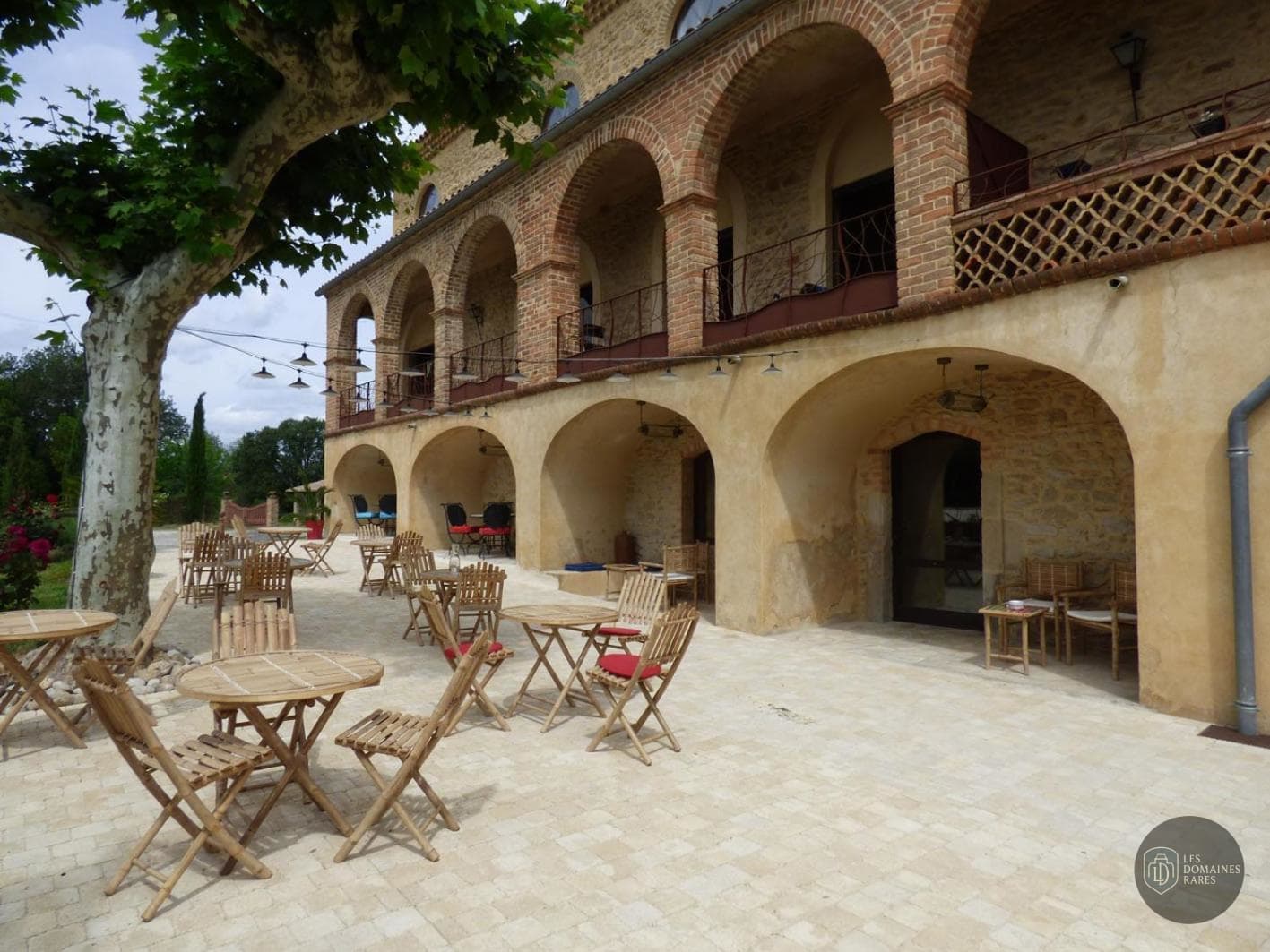 Vue extérieure de la ferme Mas d'Asvin en Occitanie