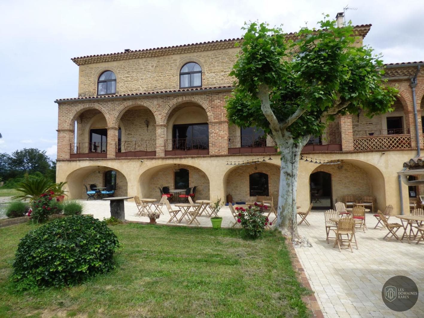 Vue extérieure de la ferme Mas d'Asvin en Occitanie