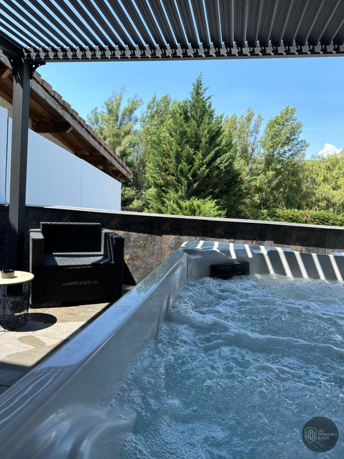 Vue extérieure de l'hôtel Mas d'Estello à Tallard en Provence-Alpes-Côte d'Azur