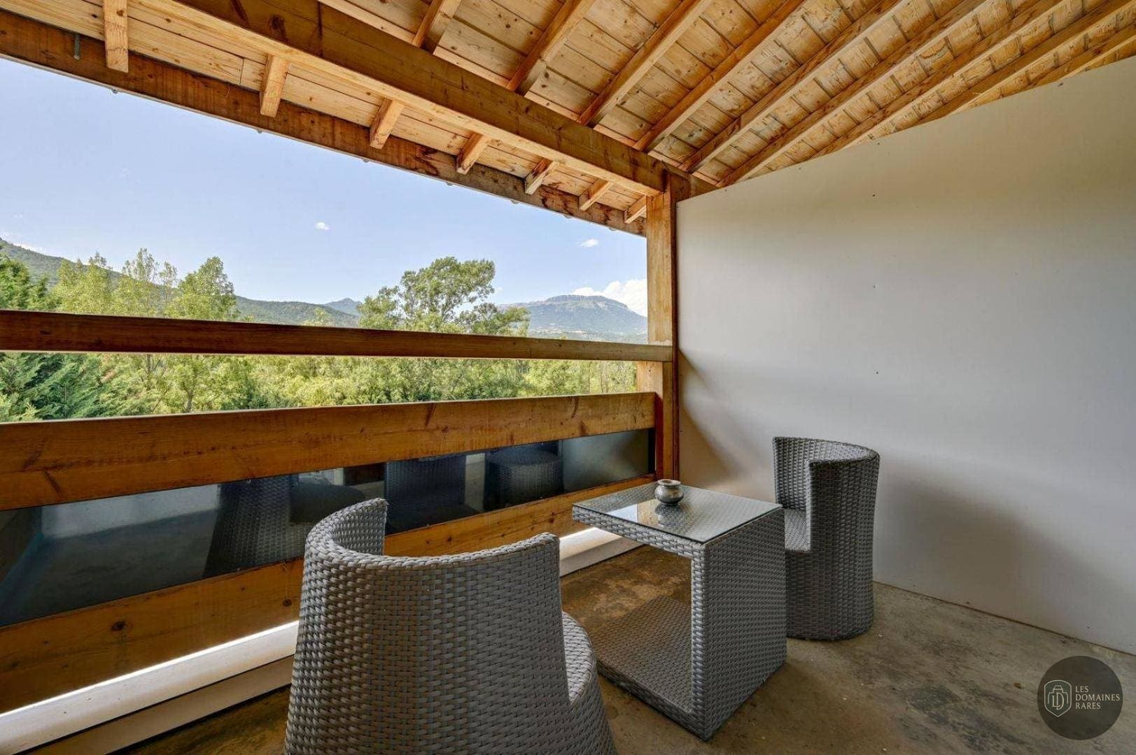 Vue extérieure de l'hôtel Mas d'Estello à Tallard en Provence-Alpes-Côte d'Azur