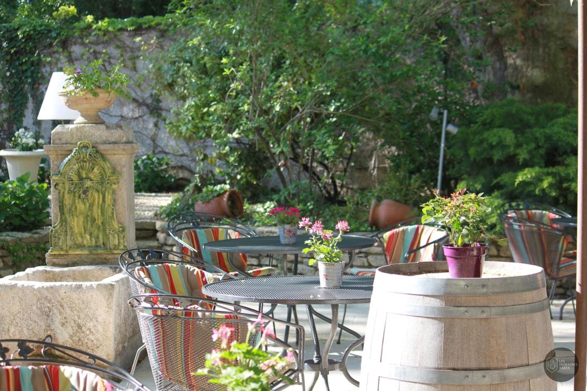 Vue extérieure du domaine Mas de Cure Bourse en Provence-Alpes-Côte d'Azur