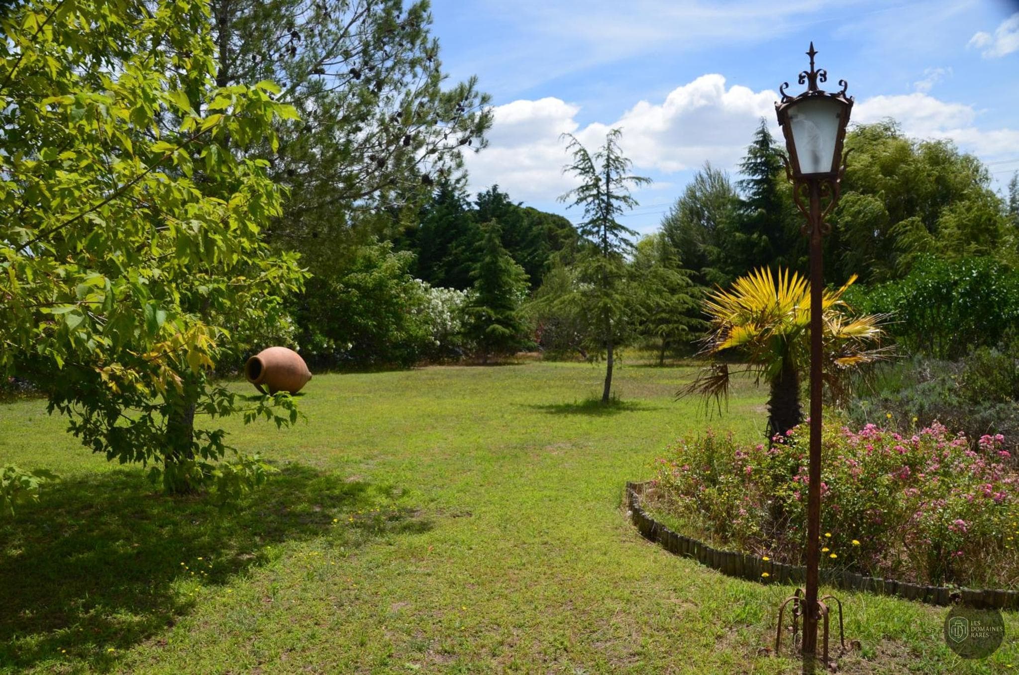 Vue extérieure de la ferme Mas de Montille en Occitanie