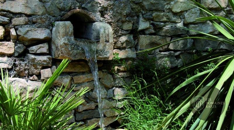 Vue extérieure du domaine Mas de Peyre à Rodilhan en Occitanie