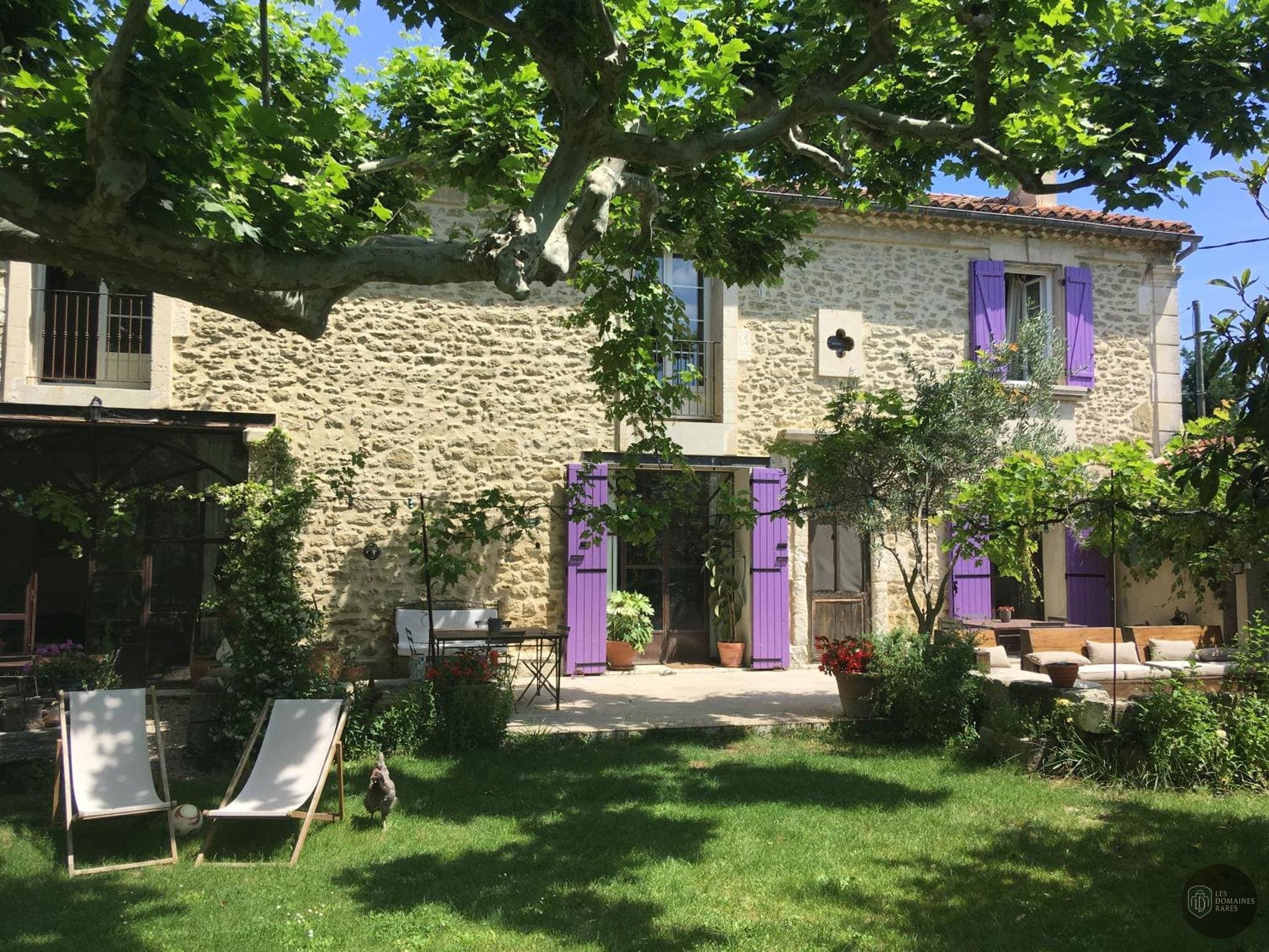 Vue extérieure du château Mas de Rey en Occitanie