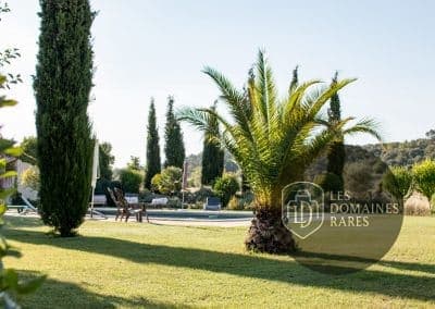Vue extérieure de la ferme Mas de la Rivoire à Villevieille en Occitanie