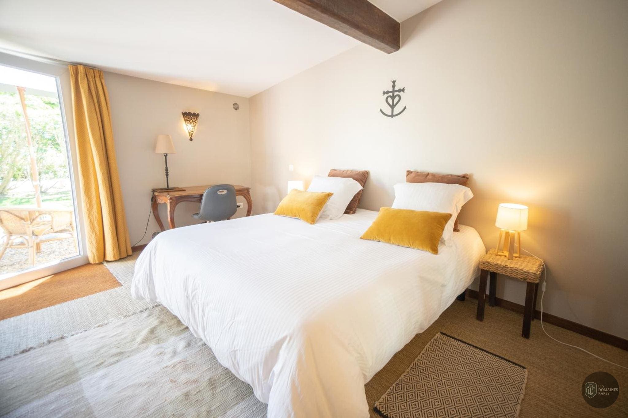 Chambre du domaine Mas du Cheval en Occitanie - séminaire lattes