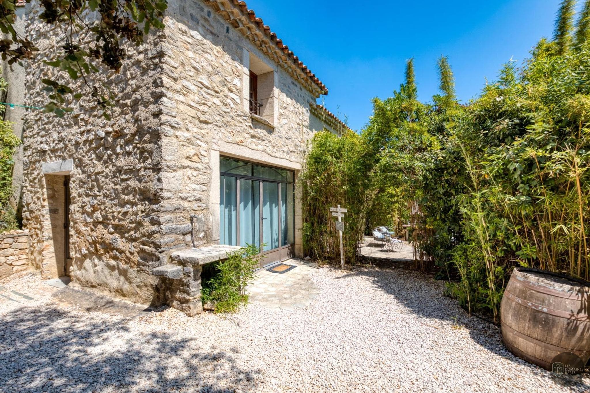 Vue extérieure de la ferme Mas du Grand Bosc en Occitanie