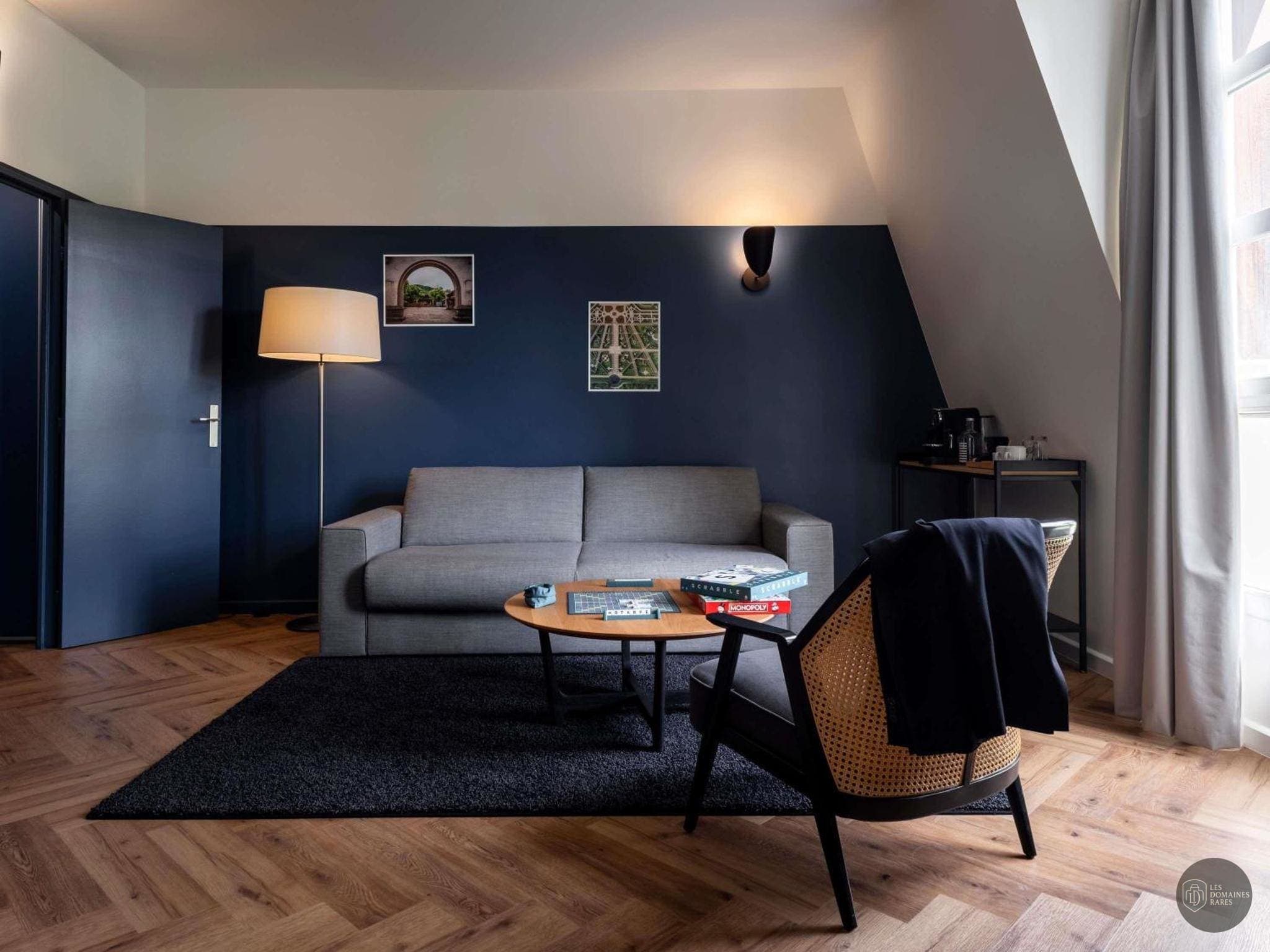 Espace intérieur de l'hôtel Mercure Chantilly en Hauts-de-France