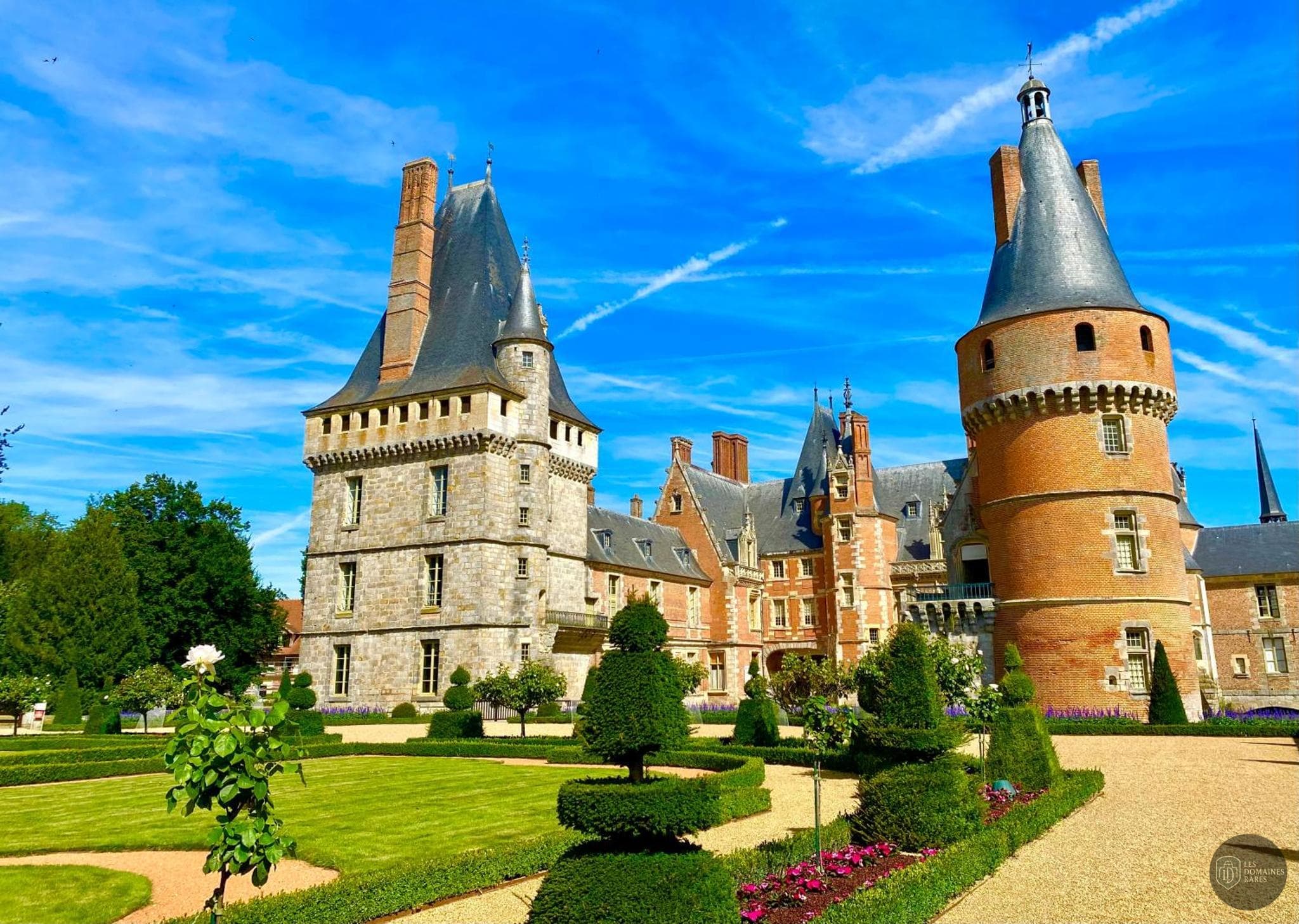 Vue extérieure de l'hôtel Mercure Maintenon à Maintenon en Centre-Val de Loire