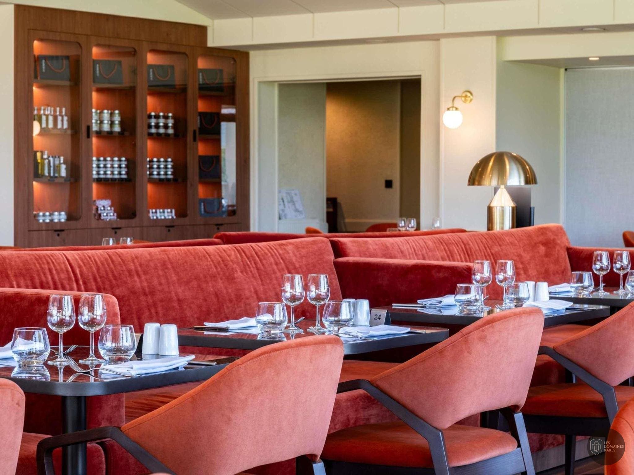 Espace intérieur de l'hôtel Mercure Omaha Beach en Normandie