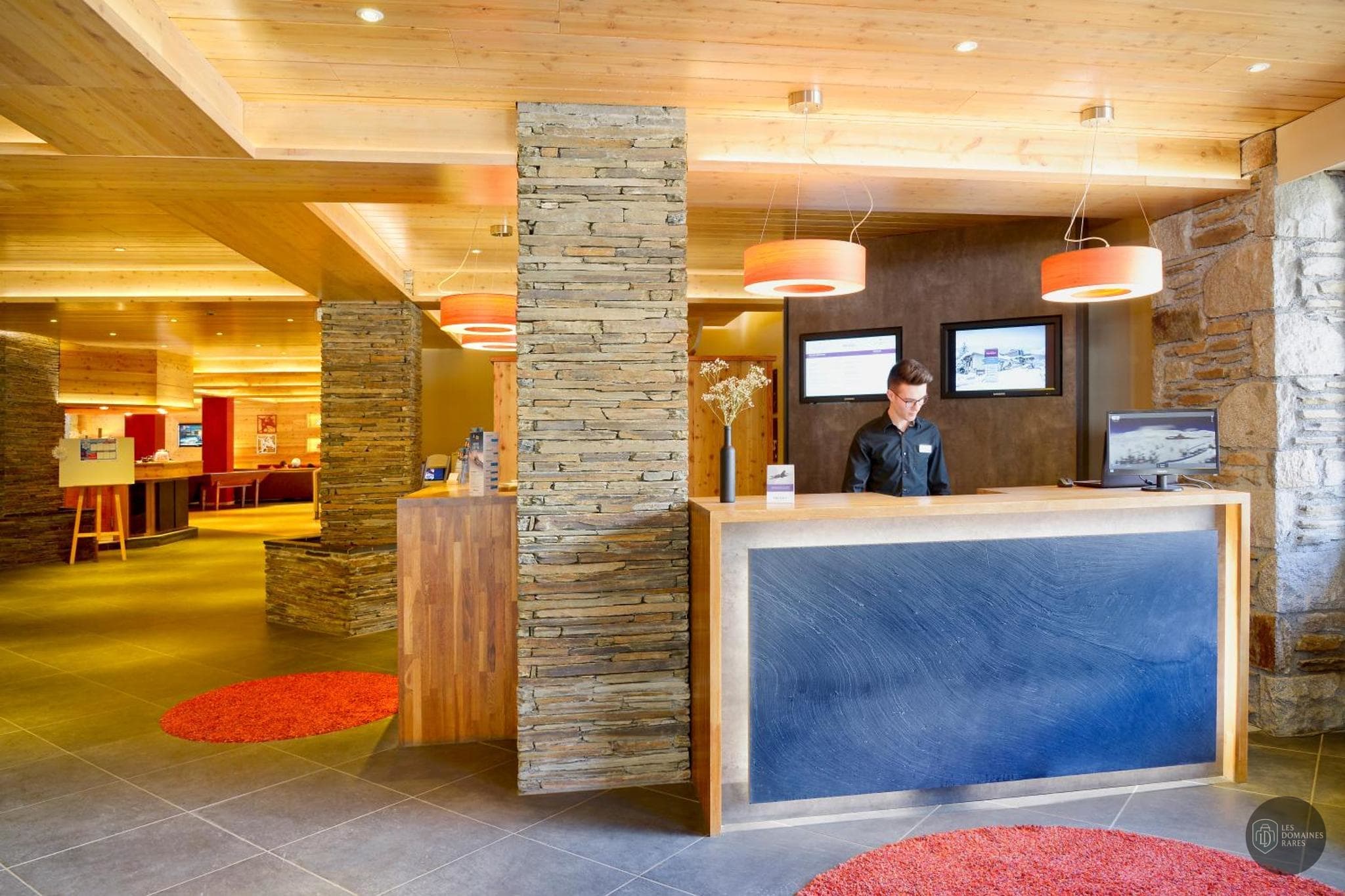 Espace intérieur de l'hôtel Mercure Saint-Lary en Occitanie