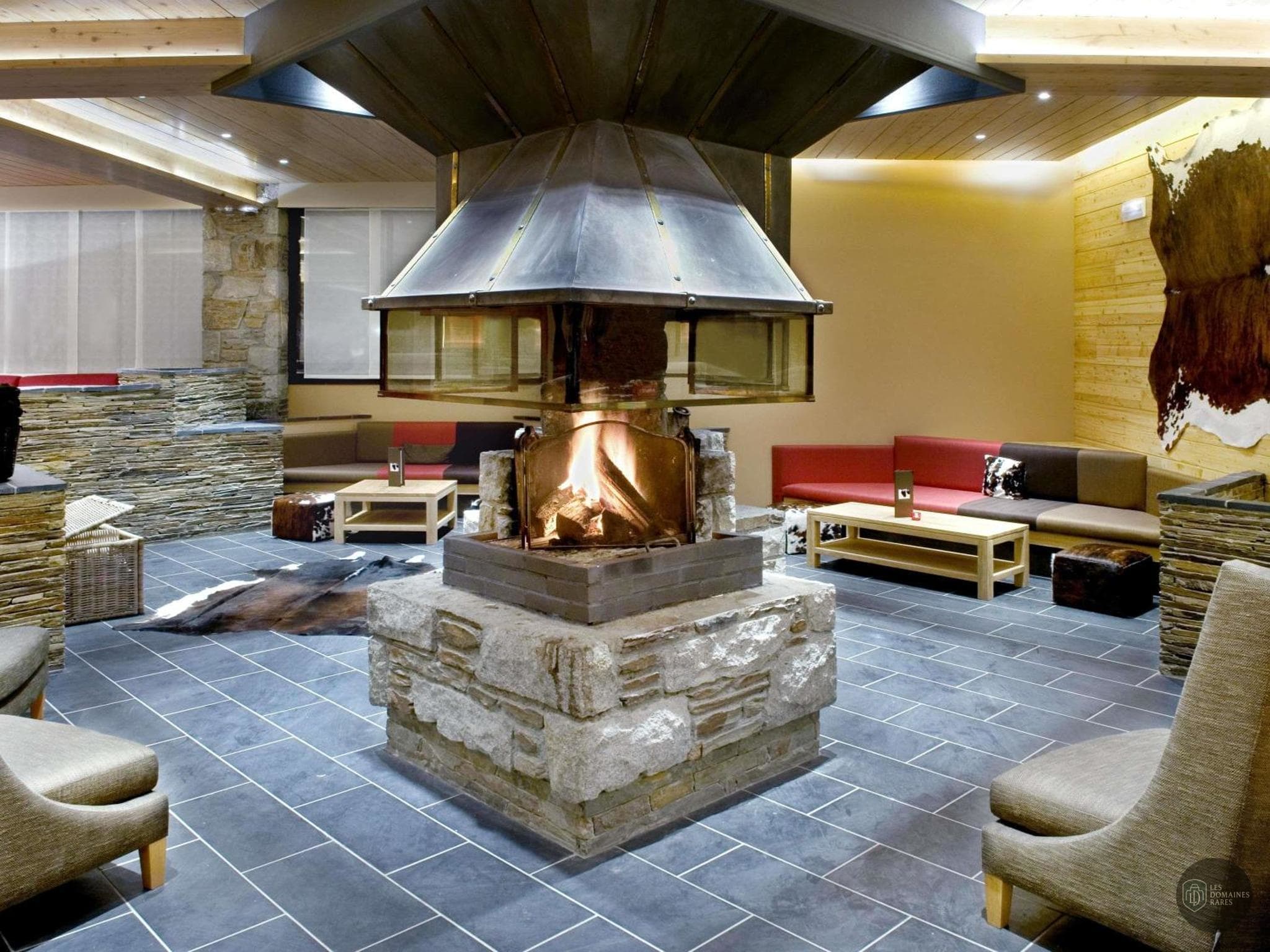 Espace intérieur de l'hôtel Mercure Saint-Lary en Occitanie