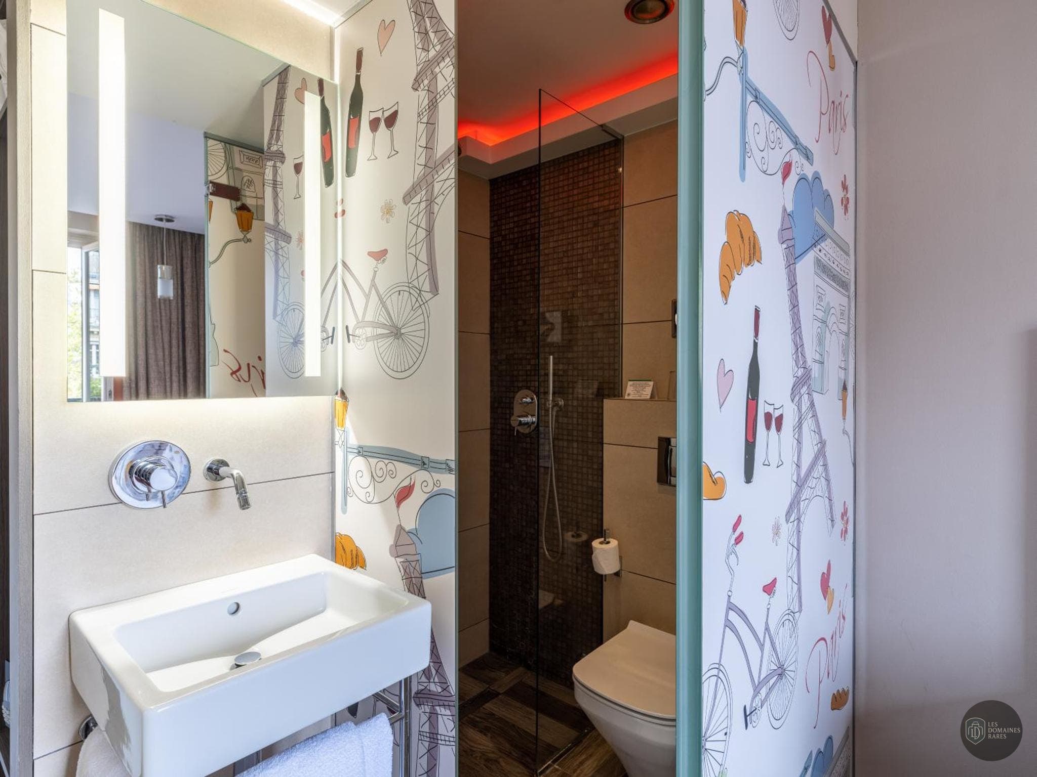 Salle de bain de l'hôtel Minerve Hotel à Paris en Île-de-France