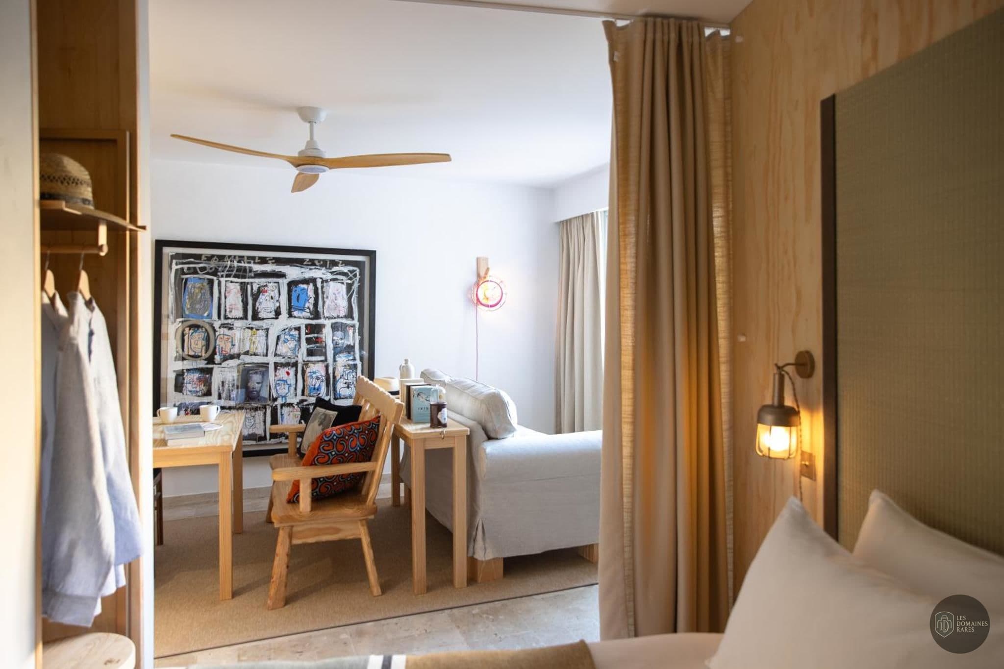 Chambre de l'hôtel Mob Hôtel Cannes en Provence-Alpes-Côte d'Azur - séminaire cannes france coordonnées gps latitude : 43.565149