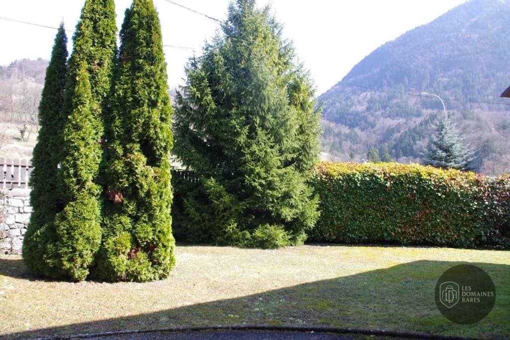 Vue extérieure du lieu Mont Foot 5 à Seynod en Auvergne-Rhône-Alpes