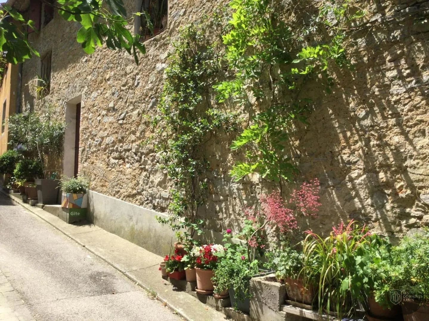 Vue extérieure du domaine Montrieux le Hameau à La en Provence-Alpes-Côte d'Azur