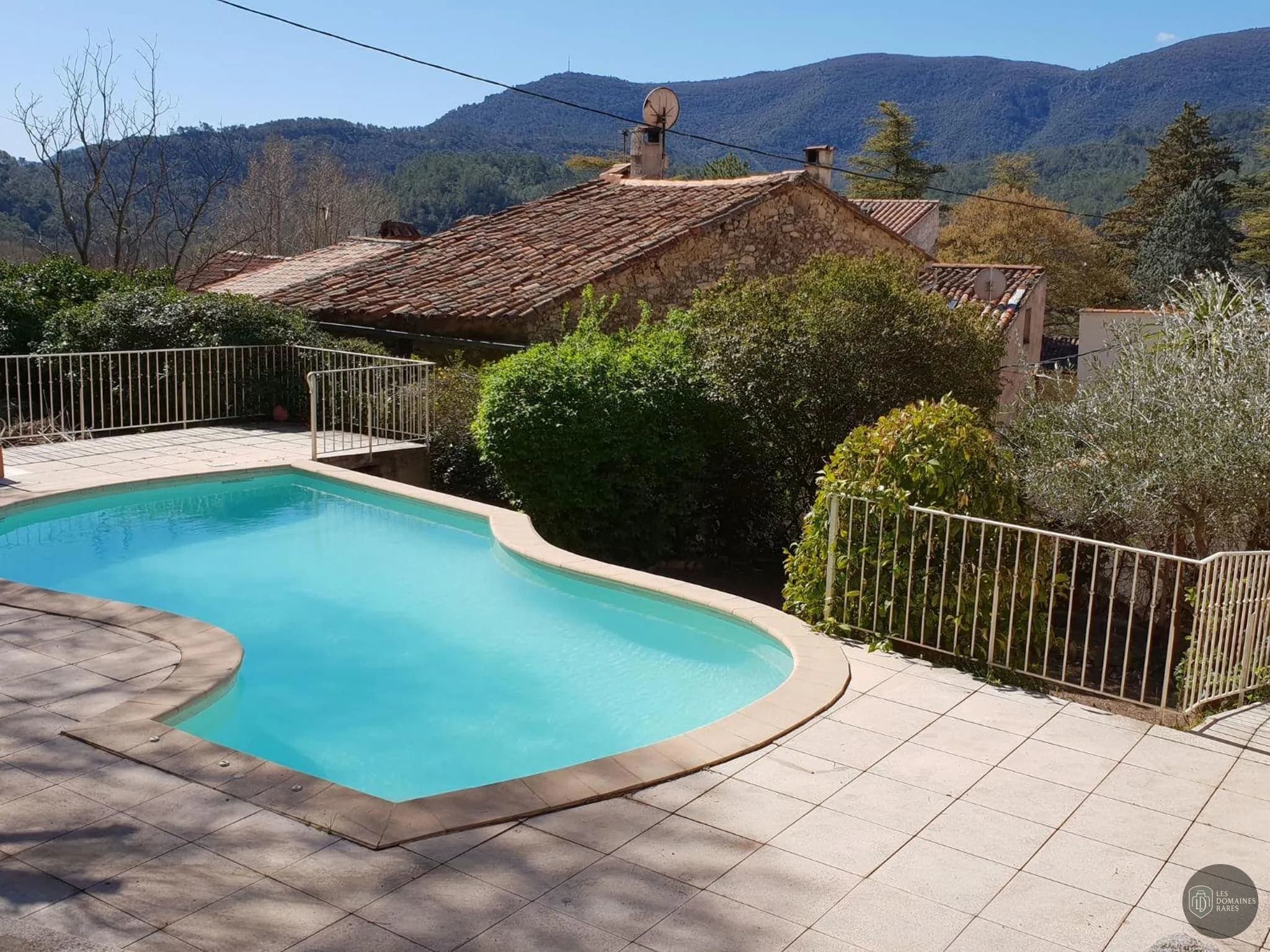 Vue extérieure du domaine Montrieux le Hameau à La en Provence-Alpes-Côte d'Azur