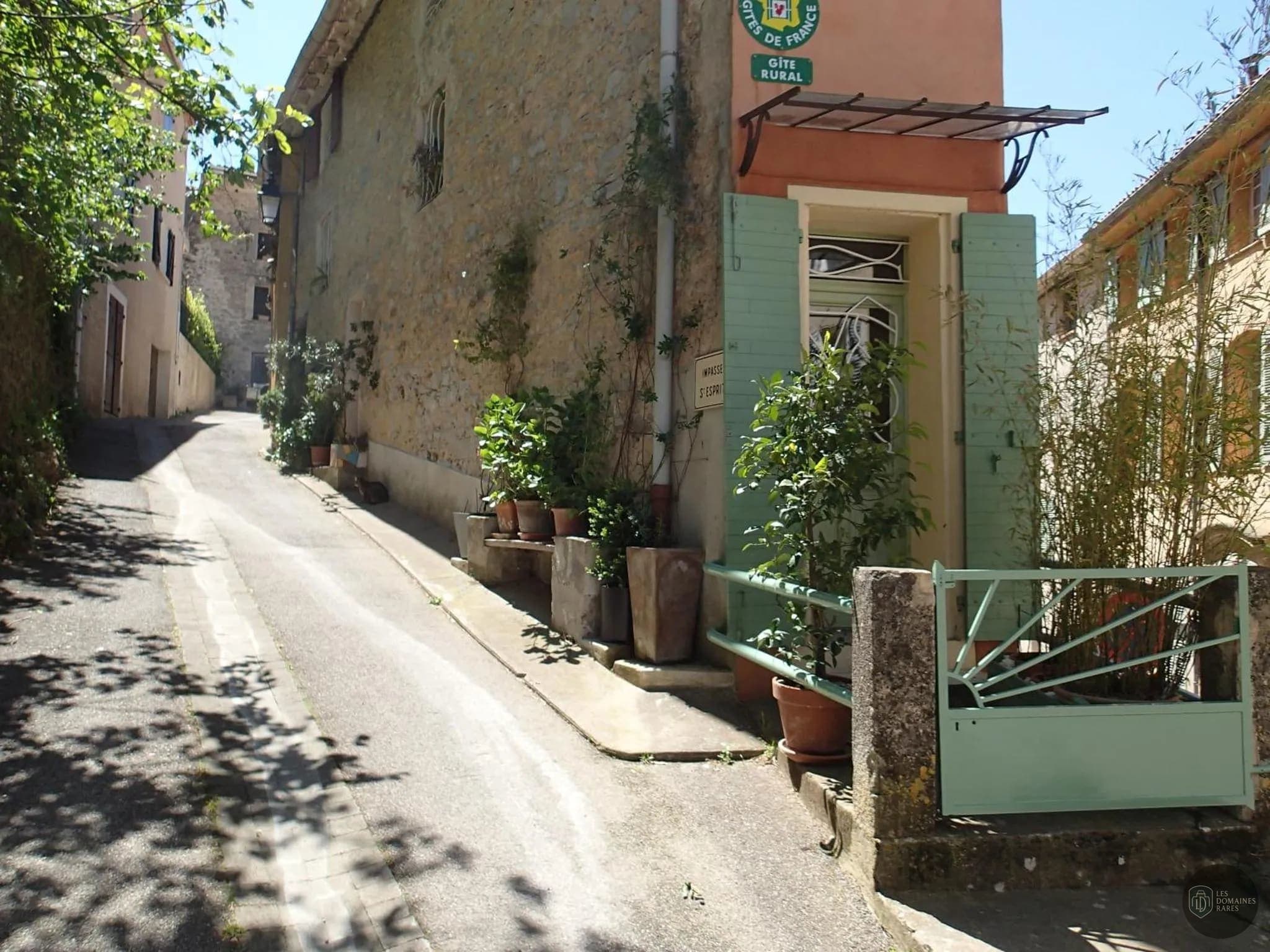 Vue extérieure du domaine Montrieux le Hameau à La en Provence-Alpes-Côte d'Azur
