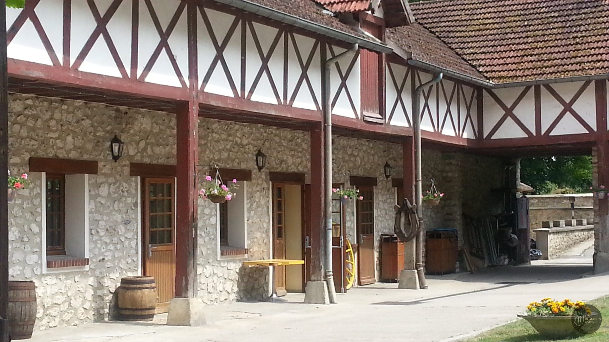 Vue extérieure du moulin Moulin Bicheret à Guérard en Île-de-France