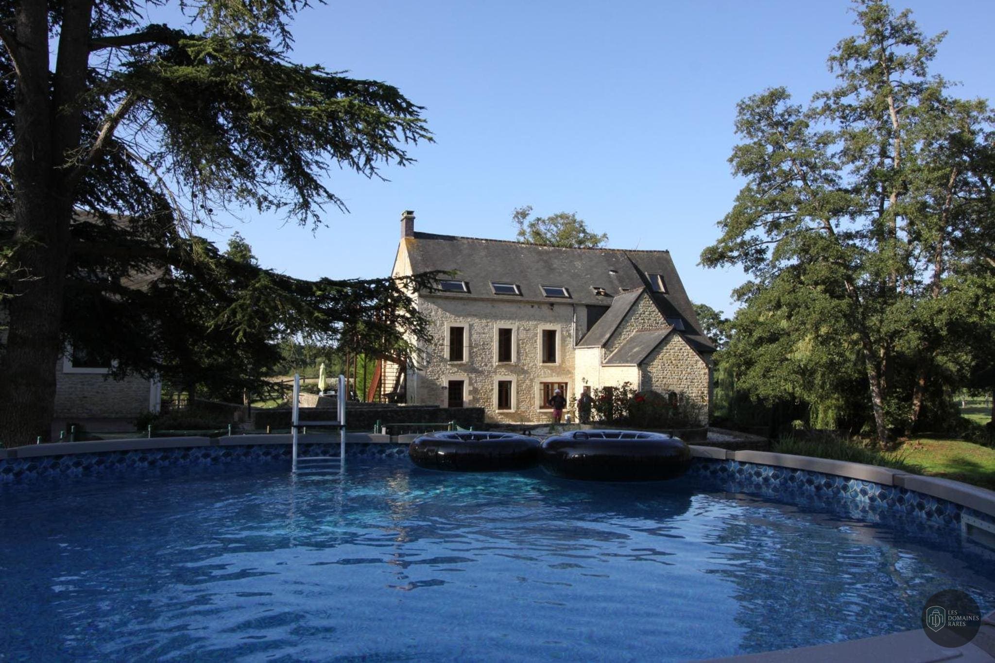 Piscine et activités de l'hôtel Moulin Morin à Vaucelles en Normandie