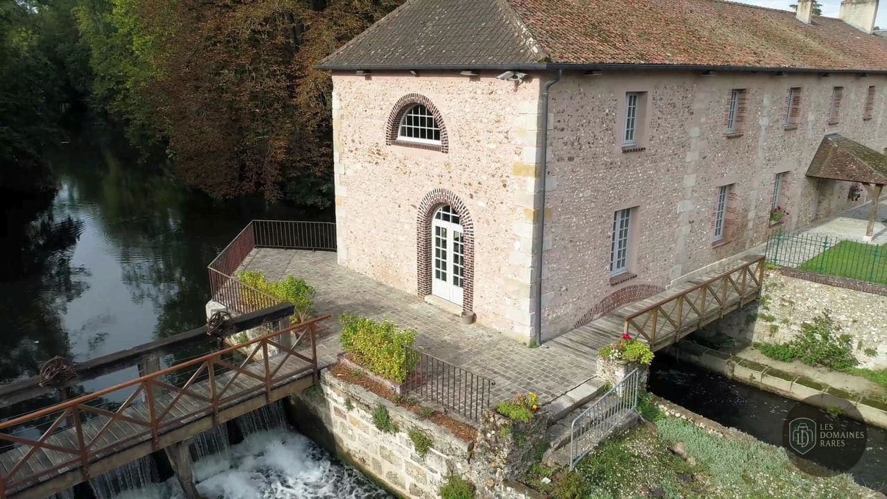 Vue extérieure du moulin Moulin de Lambouray en Centre-Val de Loire