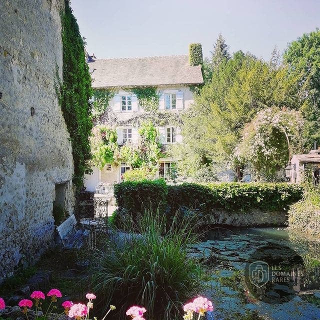 Vue extérieure du moulin Moulin de Launoy à Fontainebleau en Île-de-France