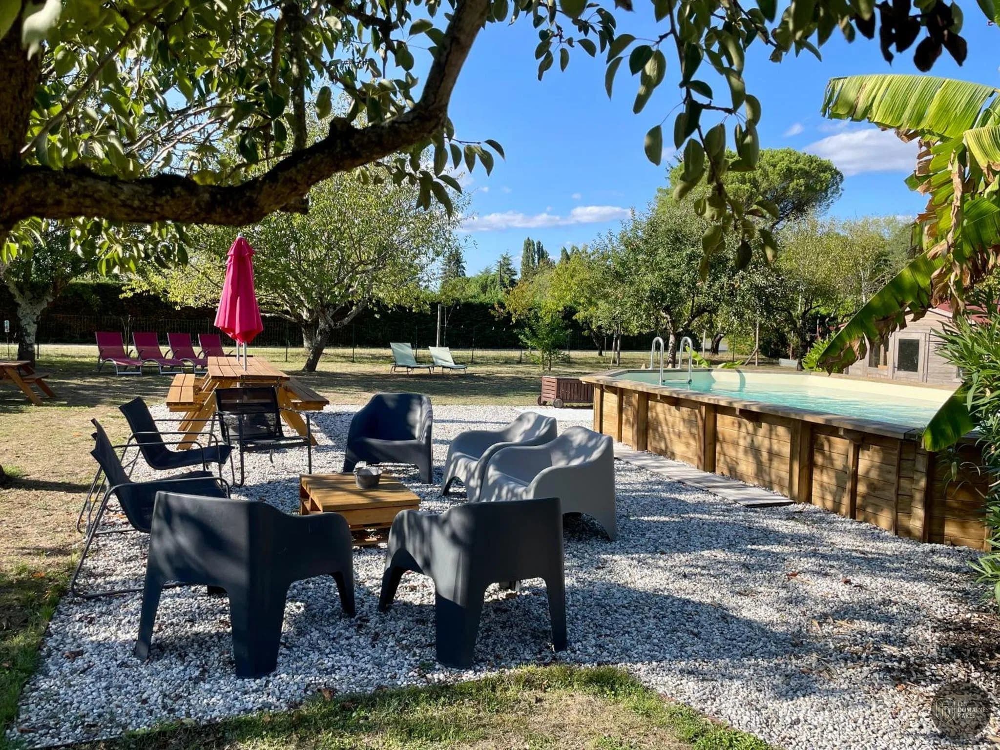 Vue extérieure de l'hôtel Moulin des Sandaux en Nouvelle-Aquitaine