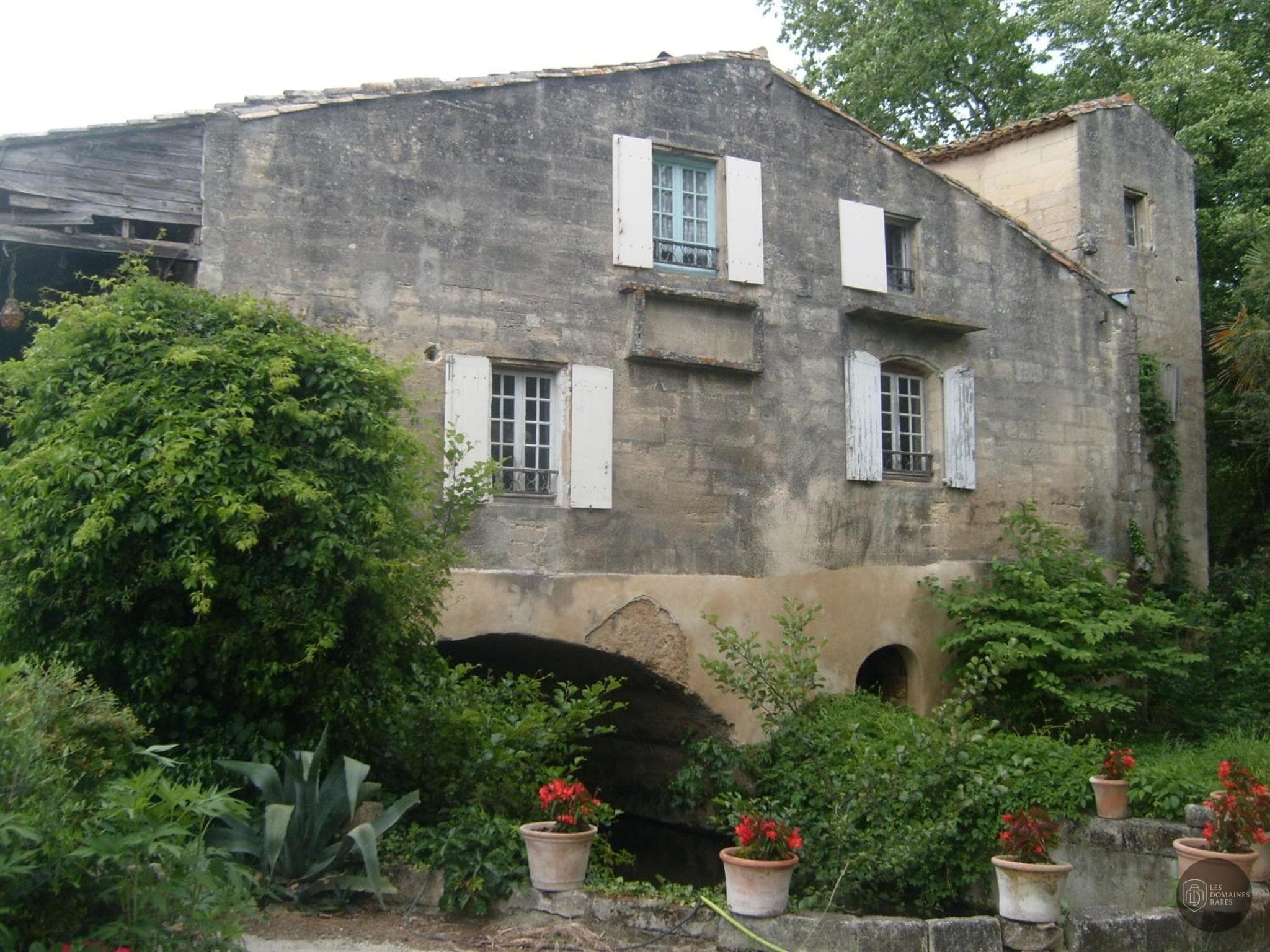 Vue de l'hôtel Moulin du Pont d'Aliès à Axat en Occitanie